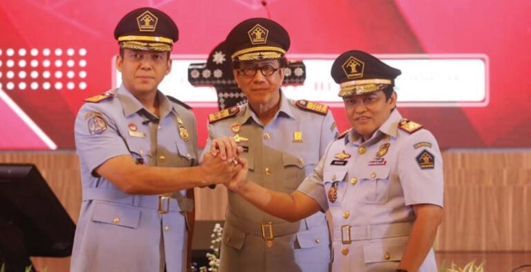Momen saat Menkumham Yasonna Laoly melantik Silmy Karim sebagai Dirjen Imigrasi di era Presiden Jokowi/foto: rakyat merdeka