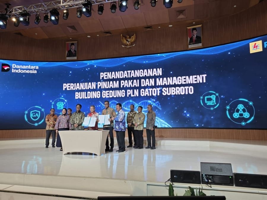 Penandatanganan kontrak proyek Manajemen Building yang dipercayakan PLN kepada PT SPP, Anak perusahaan Dana Pensiun senilai Rp68 miliar/foto: ist